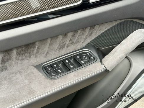 Used 2022 Porsche Cayenne Turbo GT AWD/4WD image 22