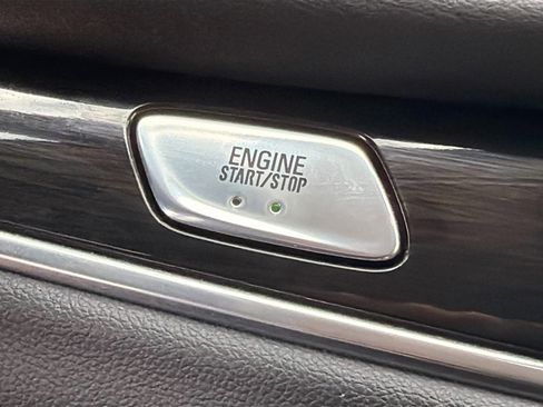 Used 2020 Buick Enclave Essence image 32