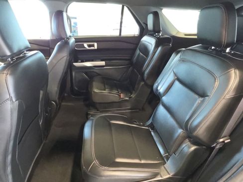 Used 2024 Ford Explorer XLT w/ Equipment Group 202A AWD/4WD image 29