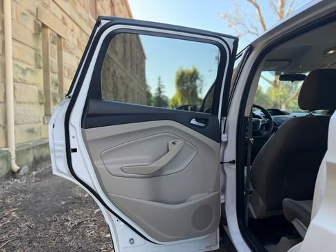 Used 2014 Ford Escape SE FWD image 17
