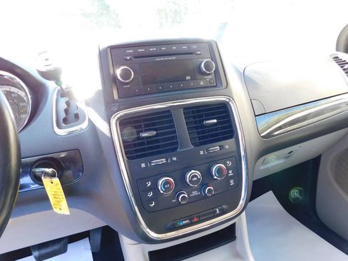 Used 2016 Dodge Grand Caravan SXT w/ Rear Park Assist Package FWD image 25