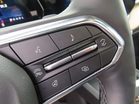 Used 2025 Chevrolet Equinox ACTIV w/ Safety and Technology Package AWD/4WD image 20