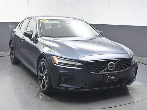 Used 2025 Volvo S60 B5 Core AWD/4WD image 2