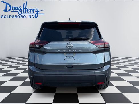 Used 2025 Nissan Rogue SV FWD image 4