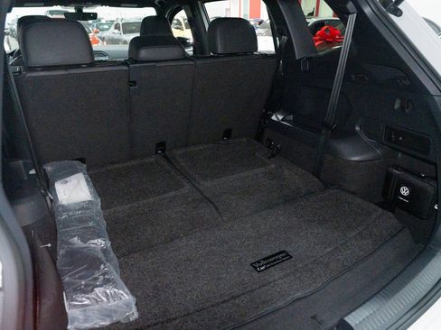 Used 2020 Volkswagen Tiguan SE R-Line w/ 3rd Row Seat Package image 29