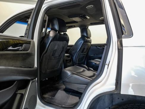 Used 2020 Cadillac Escalade Platinum RWD image 53