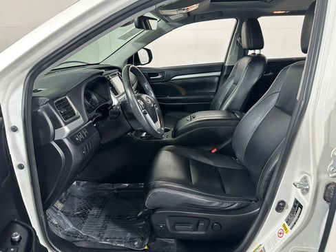 Used 2018 Toyota Highlander XLE AWD/4WD image 15