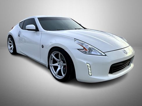 Used 2014 Nissan 370Z Touring w/ Sport Package image 3