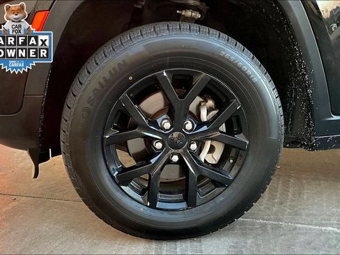 Used 2025 Jeep Grand Cherokee Altitude AWD/4WD image 8