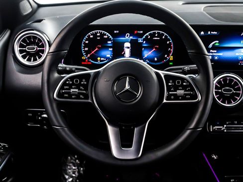 Used 2023 Mercedes-Benz GLB 250 GLB 250 SUV image 18