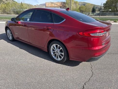 Certified 2019 Ford Fusion SE FWD image 4
