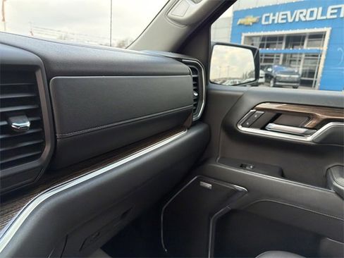 Used 2024 Chevrolet Silverado 1500 LT Trail Boss w/ Convenience Package II image 24