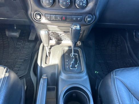 Used 2018 Jeep Wrangler Unlimited Sahara image 16