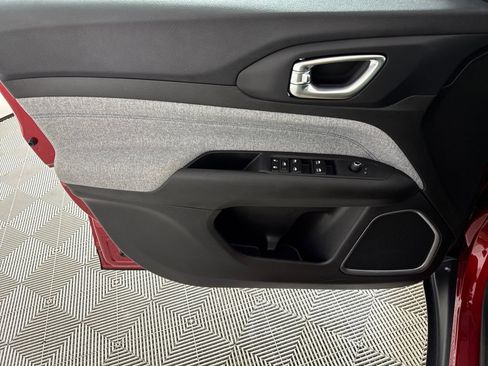 Used 2024 Jeep Compass Sport image 10