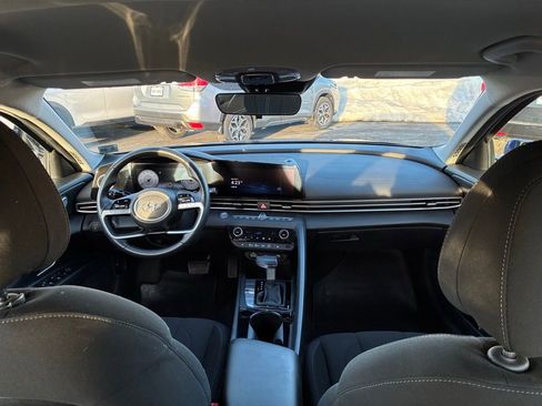 Used 2023 Hyundai Elantra SEL w/ Convenience Package image 14