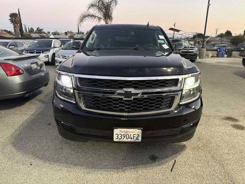 Used 2018 Chevrolet Suburban LT w/ Luxury Package RWD image 12