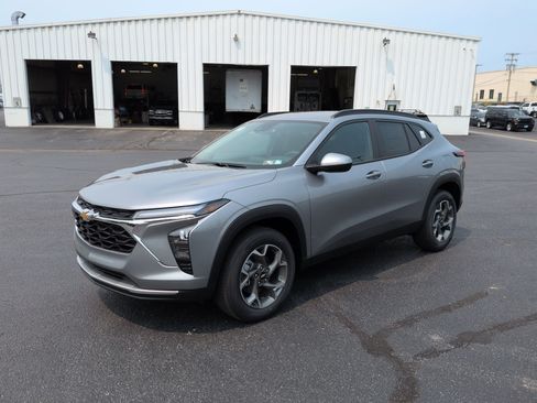 New 2026 Chevrolet Trax LT FWD image 29
