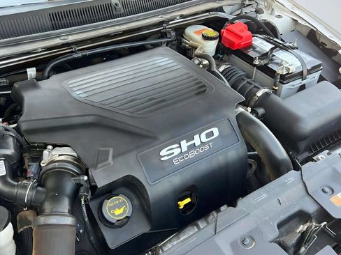 Used 2018 Ford Taurus SHO AWD/4WD image 29