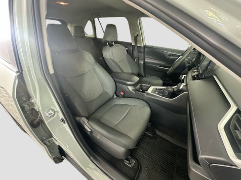 Used 2021 Toyota RAV4 XLE FWD image 30