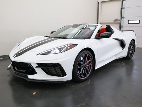 Used 2024 Chevrolet Corvette Stingray Preferred Conv w/ Z51 Performance Package RWD image 8