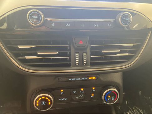 Used 2022 Ford Escape SE image 32