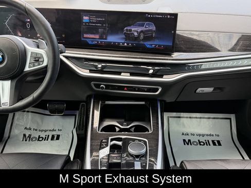 Used 2025 BMW X7 xDrive40i w/ M Sport Package AWD/4WD image 15