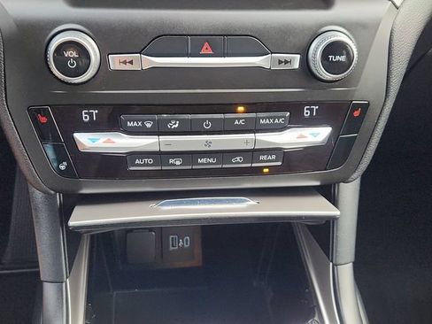 Used 2020 Ford Explorer XLT w/ Comfort Package AWD/4WD image 43