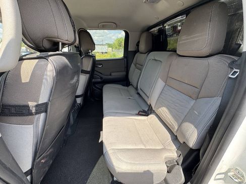 Used 2022 Nissan Frontier SV AWD/4WD image 13