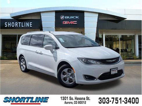 Used 2018 Chrysler Pacifica Touring-L FWD image 1