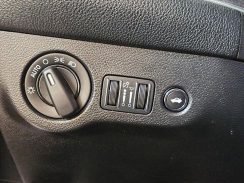 Used 2016 Dodge Challenger SRT Hellcat image 10