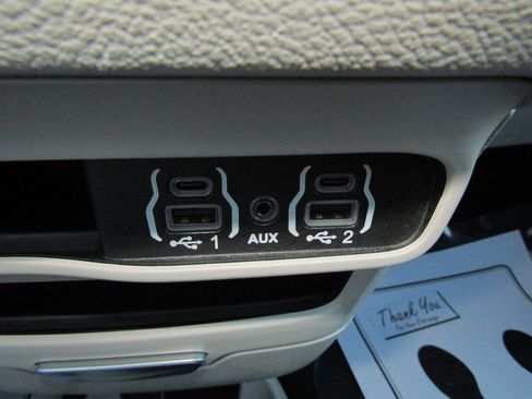 Used 2023 Chrysler Voyager LX FWD image 31