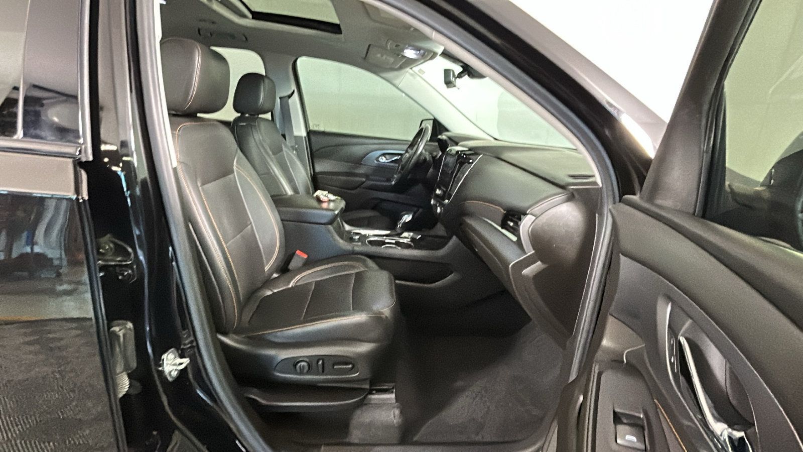 Used 2021 Chevrolet Traverse Premier w/ Redline Edition AWD/4WD image 34