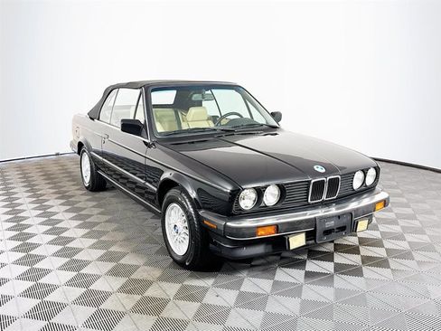 Used 1991 BMW 325i Convertible image 3