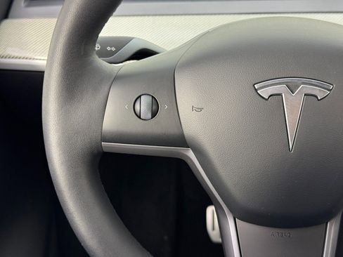 Used 2022 Tesla Model Y Performance image 19