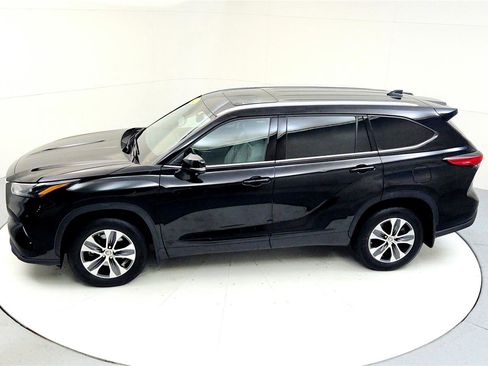 Certified 2022 Toyota Highlander XLE image 15