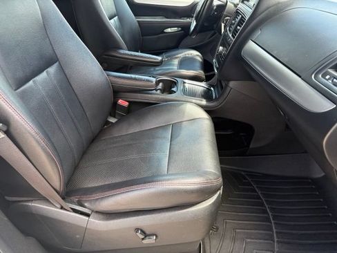 Used 2017 Dodge Grand Caravan GT FWD image 18