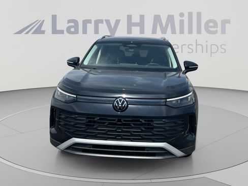 Used 2026 Volkswagen Tiguan SE FWD image 8