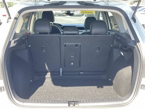 Used 2025 Volkswagen Taos SE w/ Panoramic Sunroof Package FWD image 10