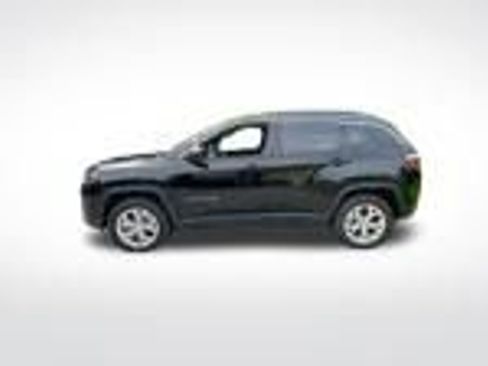 Used 2024 Jeep Compass Latitude AWD/4WD image 3