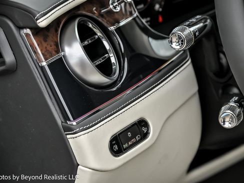 New 2026 Bentley Flying Spur Plug-In Hybrid image 32