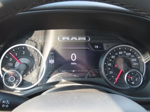 New 2026 RAM 1500 4x4 Crew Cab image 32