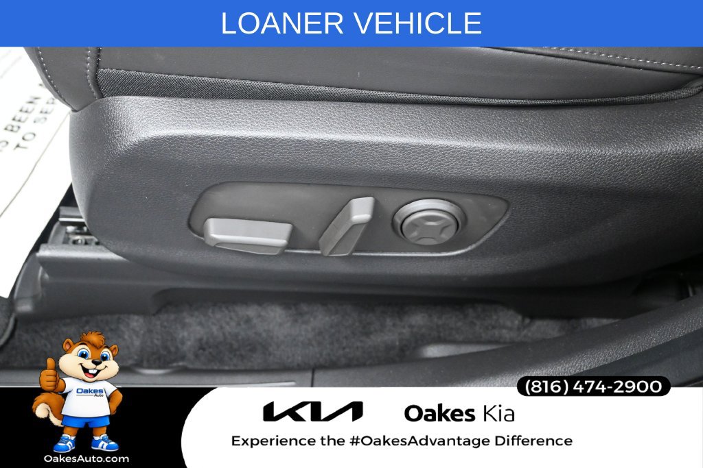 Used 2026 Kia Carnival EX FWD image 11