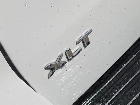 Used 2024 Ford Expedition Max XLT image 7