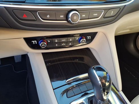 Used 2020 Buick Regal Essence image 31