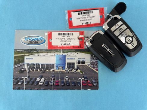 Used 2023 Lincoln Nautilus Reserve w/ Luxury Package image 4