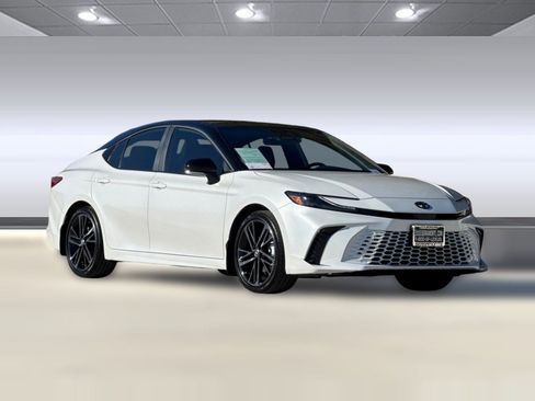 Used 2025 Toyota Camry XSE image 6