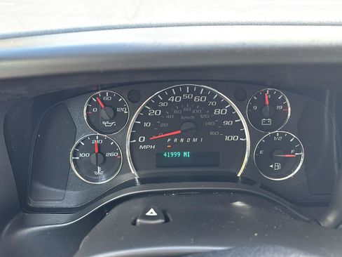 Used 2025 Chevrolet Express 2500 w/ Driver Convenience Package RWD image 18
