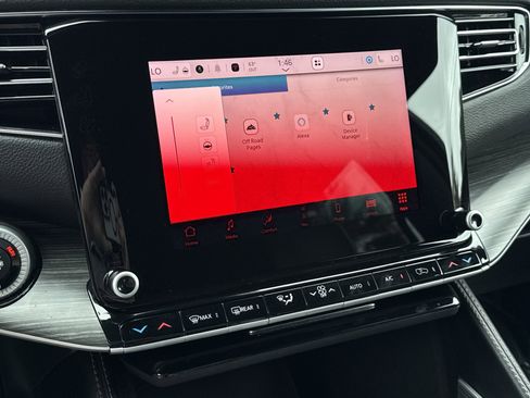 Used 2023 Jeep Wagoneer L Series III w/ Preferred Equipment Group image 24