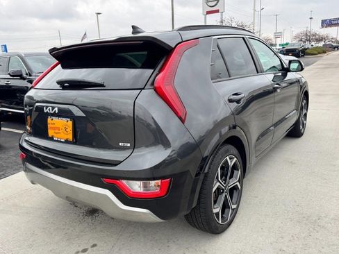 Used 2023 Kia Niro EX Touring image 2
