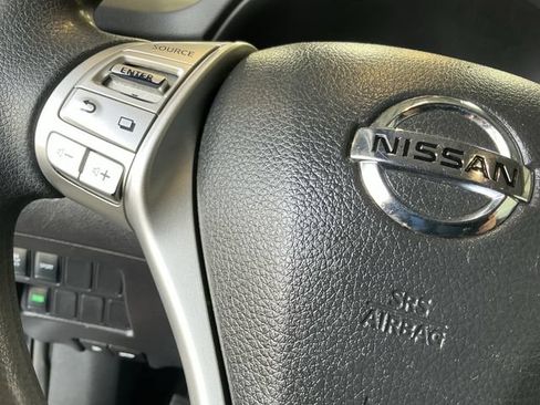 Used 2015 Nissan Rogue SV FWD image 20